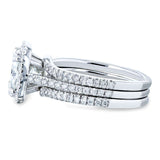 Conjunto de anéis de noiva Kobelli Cushion Moissanite e Diamond Halo 2 1/2 CTW ouro branco 14k (HI/VS, GH/I)
