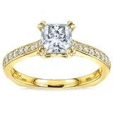 Anel de noivado Kobelli Princess Moissanite e diamante com haste quadrada em treliça 1 1/10 CTW ouro amarelo 14k (HI/VS, GH/I)