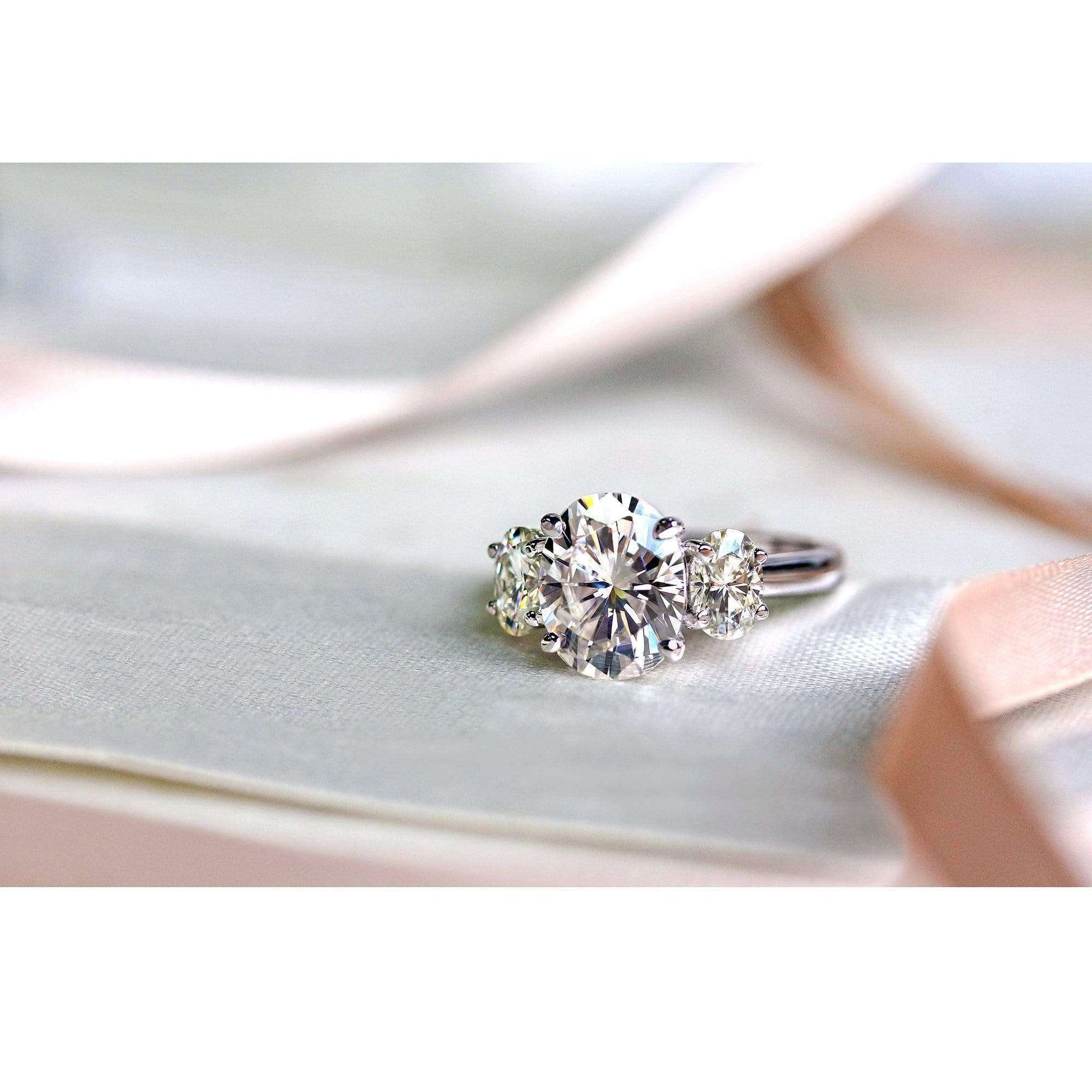Kobelli The 3 Stone Trellis Oval Ring