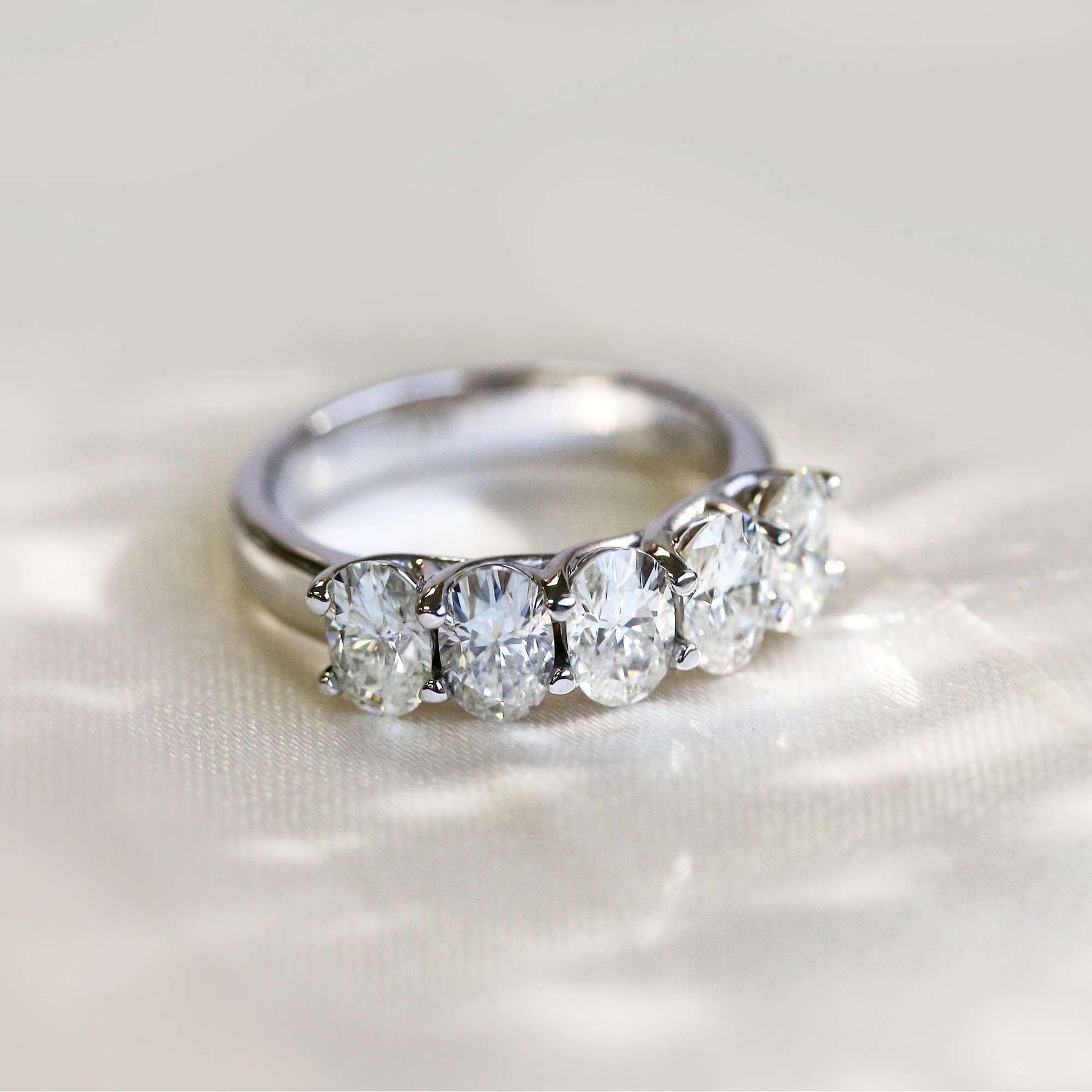 Kobelli The 5 Stone Trellis Oval Band