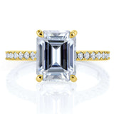 Kobelli Emerald-cut Forever One Moissanite og diamant forlovelsesring 2 7/8 CTW 14k gul guld
