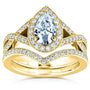 Pear Halo in Yellow Gold
