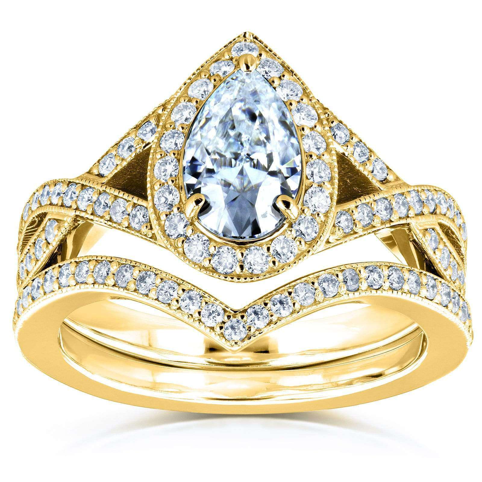 Pear Halo in Yellow Gold