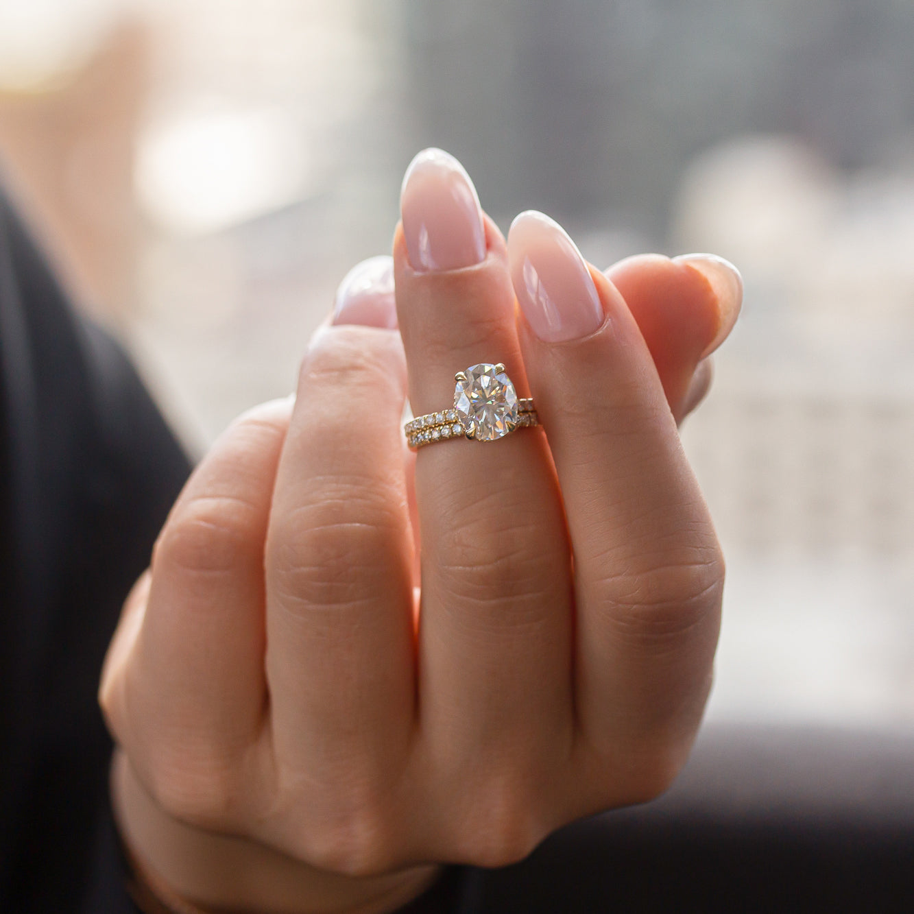 Ori Bridal Set Lifestyle Image - Oval Center