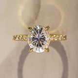 Owen - oval moissanite & diamant pavé ring