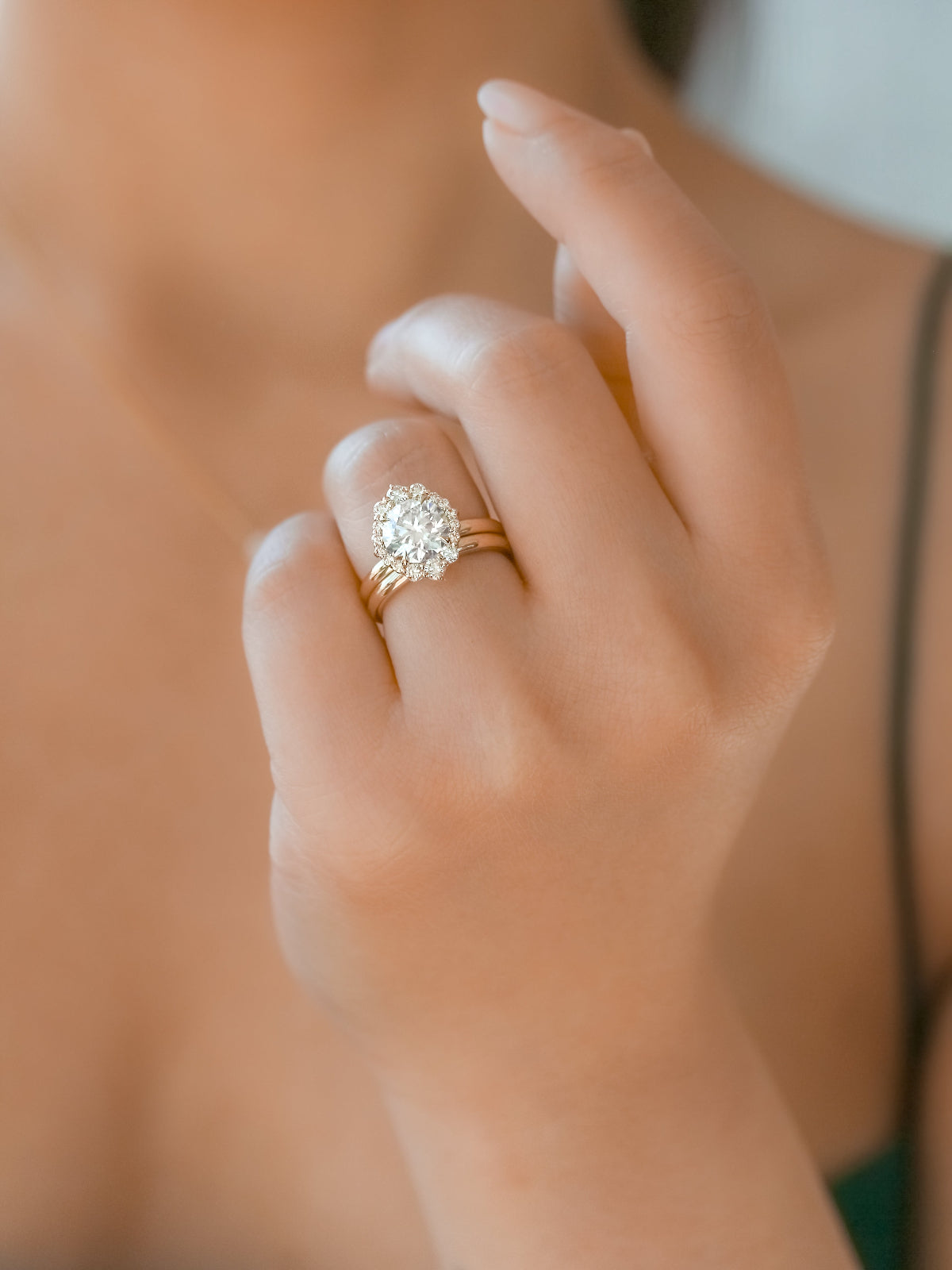 Ophelia Bridal Set on a hand