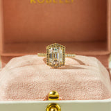 Kobelli Hexagon Halo 2,45 quilates de esmeralda moissanite e anel de noivado de diamante de 0,50 quilates em ouro 14k - coleção de sábado